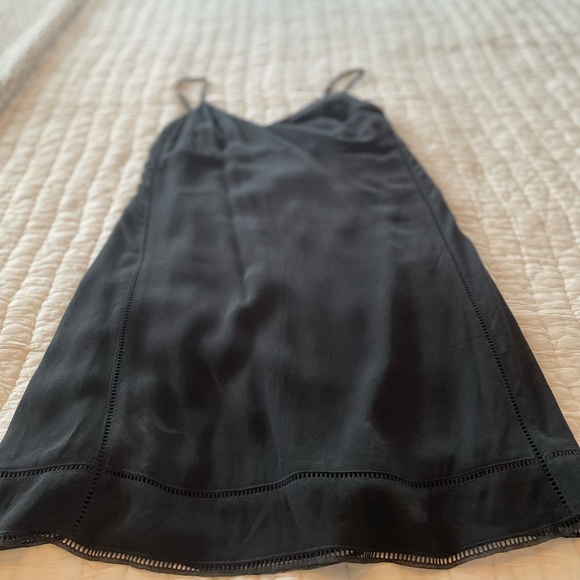Short black flare strap dress - Picture 3 of 7